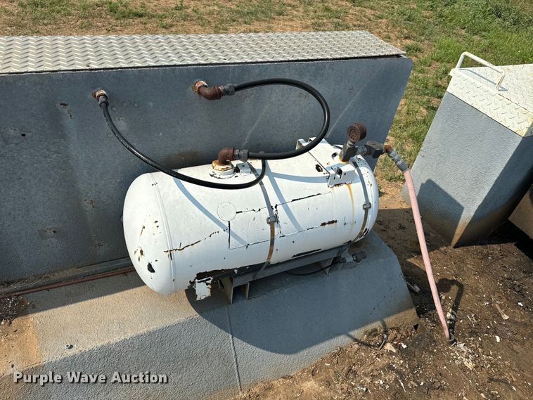 image for item DQ6880 1979 Ford utility / service truck