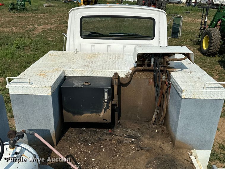 image for item DQ6880 1979 Ford utility / service truck