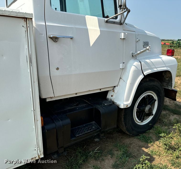 image for item DQ6880 1979 Ford utility / service truck
