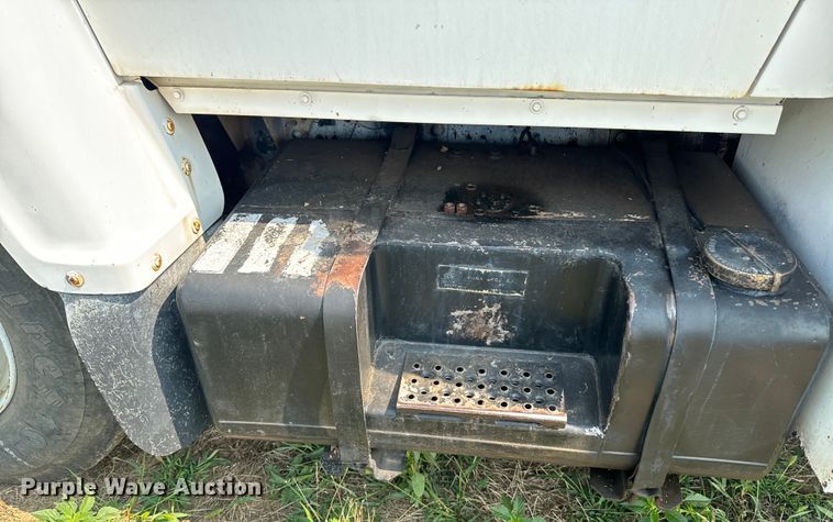 image for item DQ6880 1979 Ford utility / service truck