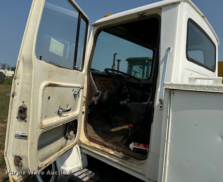 image for item DQ6880 1979 Ford utility / service truck