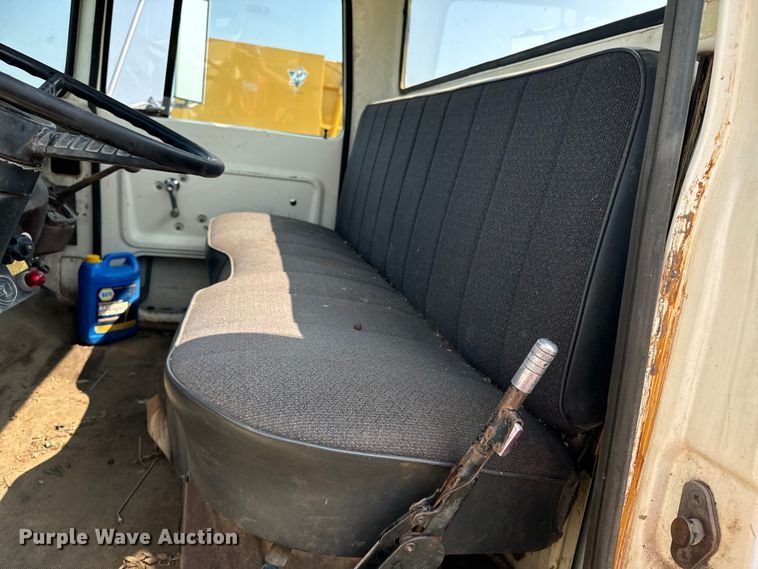 image for item DQ6880 1979 Ford utility / service truck