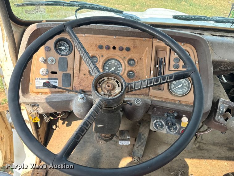 image for item DQ6880 1979 Ford utility / service truck