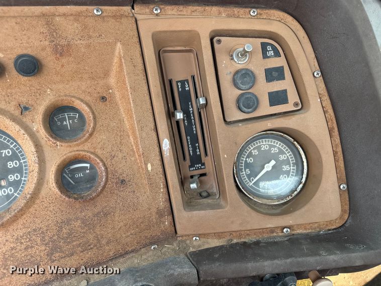 image for item DQ6880 1979 Ford utility / service truck