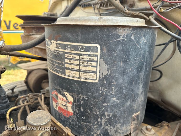 image for item DQ6880 1979 Ford utility / service truck