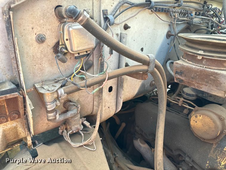 image for item DQ6880 1979 Ford utility / service truck