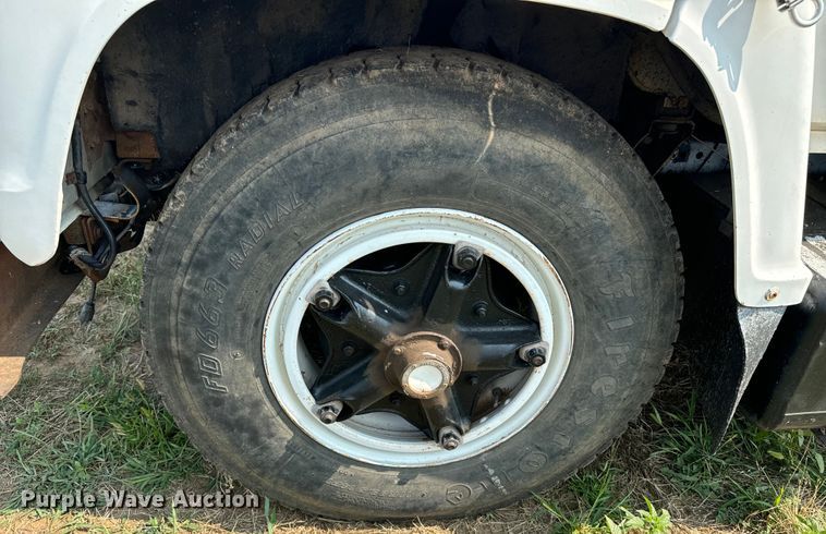 image for item DQ6880 1979 Ford utility / service truck