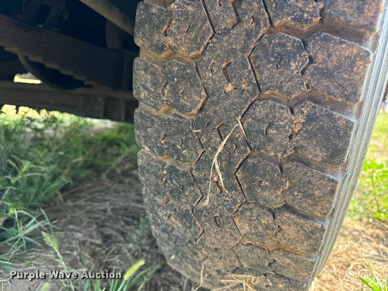 image for item DQ6880 1979 Ford utility / service truck