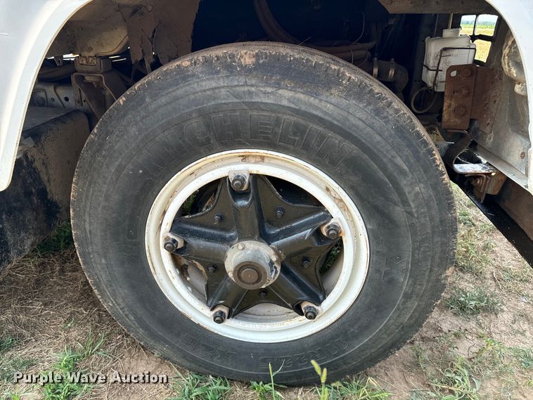 image for item DQ6880 1979 Ford utility / service truck