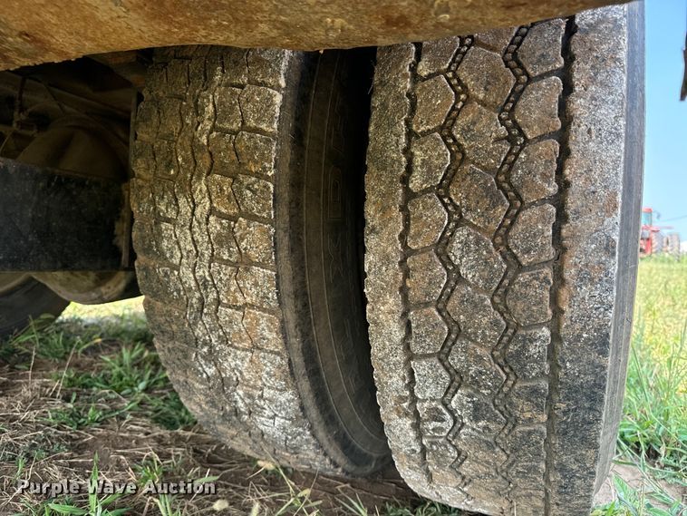 image for item DQ6880 1979 Ford utility / service truck