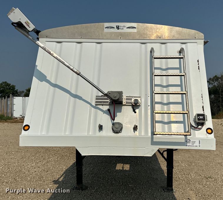 image for item DQ6907 2013 Neville grain trailer