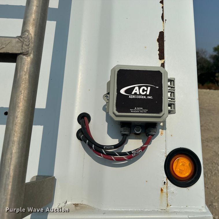 image for item DQ6907 2013 Neville grain trailer