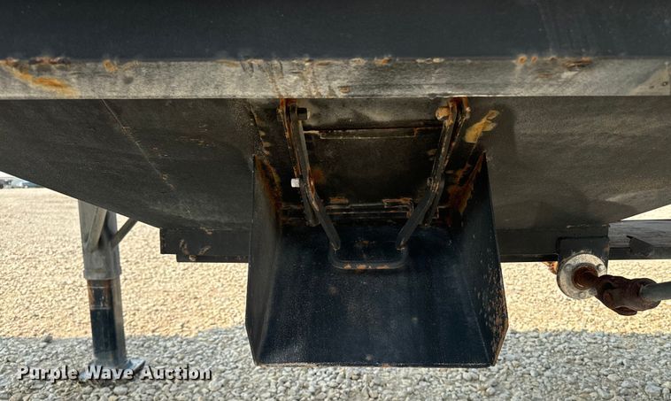 image for item DQ6907 2013 Neville grain trailer