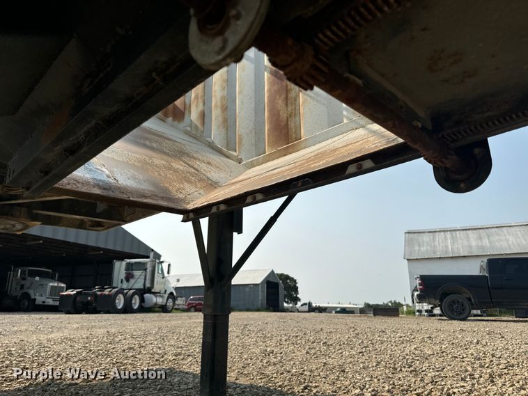 image for item DQ6907 2013 Neville grain trailer