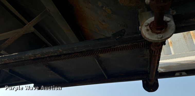 image for item DQ6907 2013 Neville grain trailer