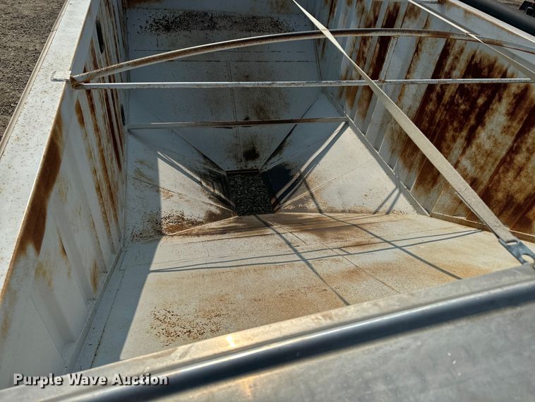 image for item DQ6907 2013 Neville grain trailer