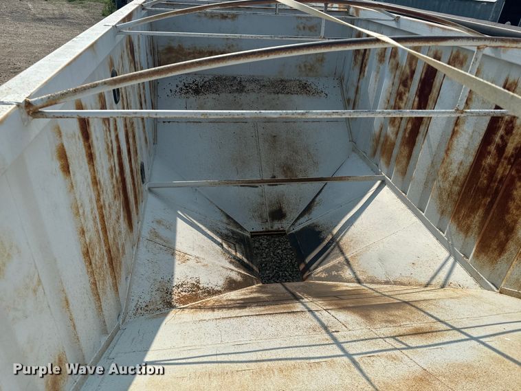 image for item DQ6907 2013 Neville grain trailer