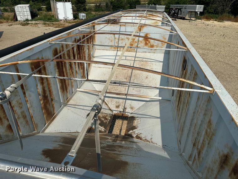 image for item DQ6907 2013 Neville grain trailer