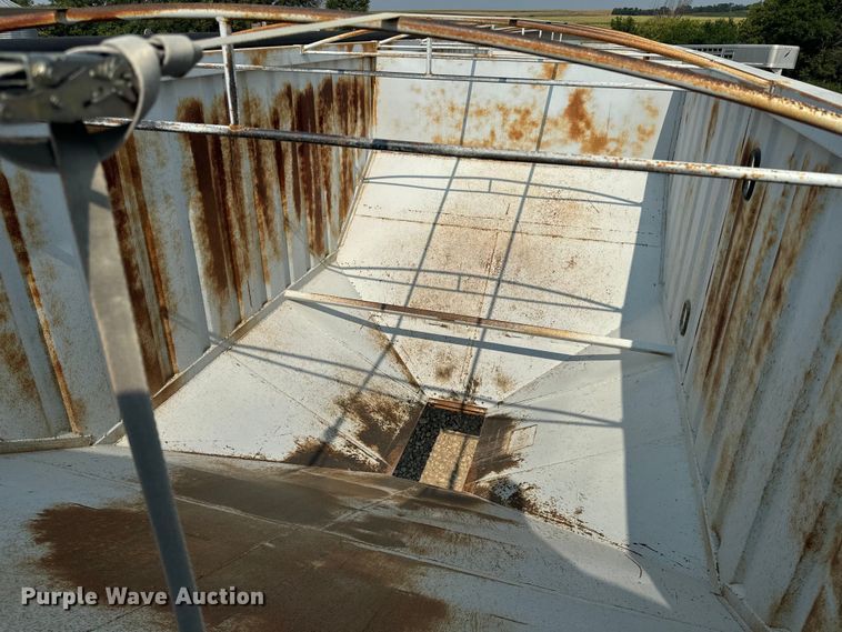 image for item DQ6907 2013 Neville grain trailer