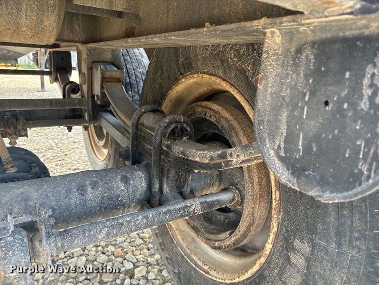 image for item DQ6907 2013 Neville grain trailer