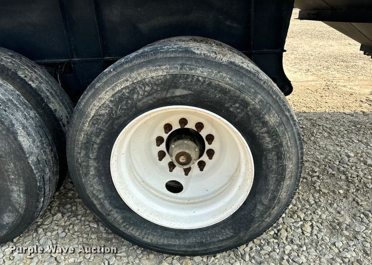 image for item DQ6907 2013 Neville grain trailer