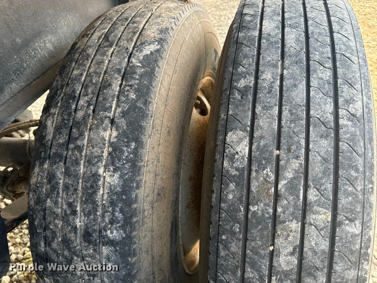 image for item DQ6907 2013 Neville grain trailer