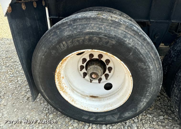 image for item DQ6907 2013 Neville grain trailer