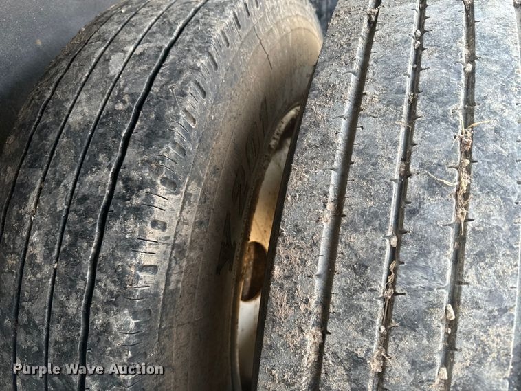 image for item DQ6907 2013 Neville grain trailer