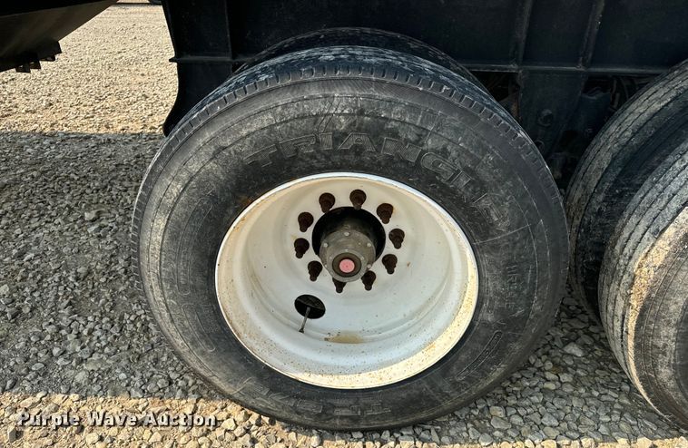 image for item DQ6907 2013 Neville grain trailer