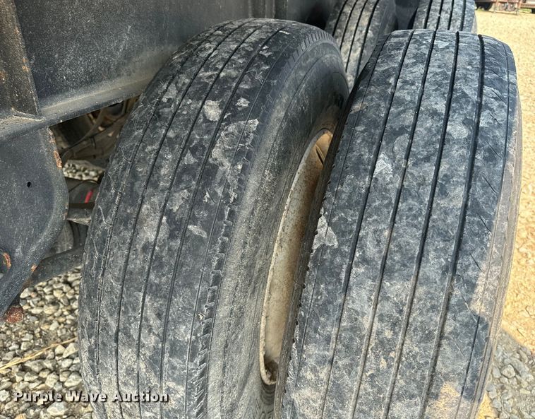 image for item DQ6907 2013 Neville grain trailer