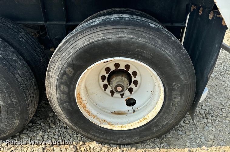 image for item DQ6907 2013 Neville grain trailer