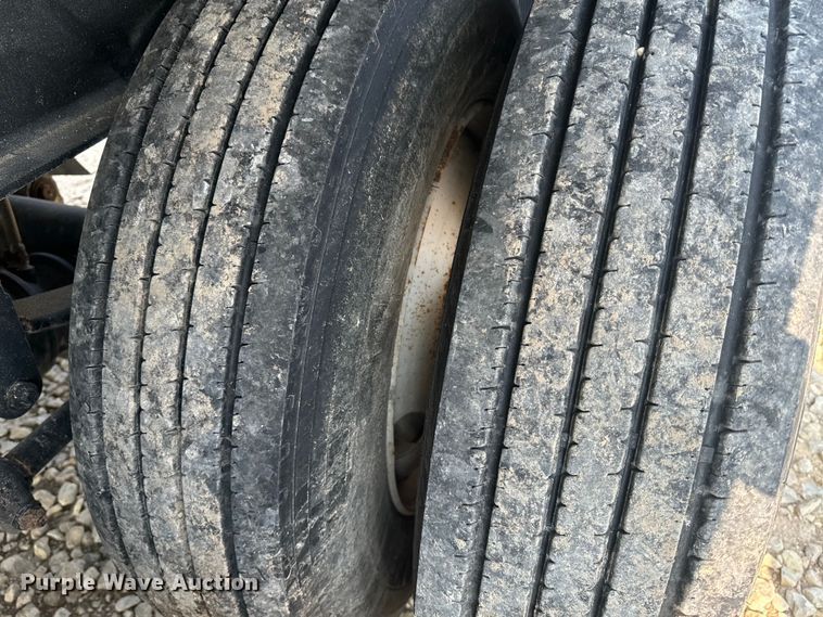 image for item DQ6907 2013 Neville grain trailer