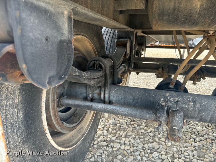 image for item DQ6907 2013 Neville grain trailer