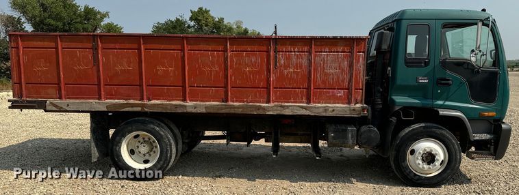 image for item DQ6908 1999 GMC  T6500 grain truck