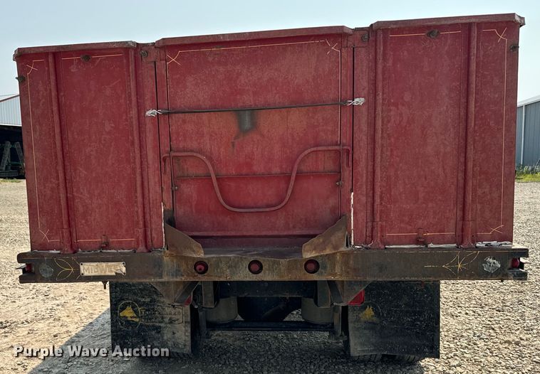 image for item DQ6908 1999 GMC  T6500 grain truck