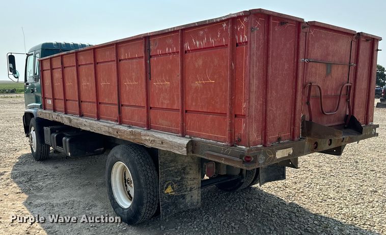 image for item DQ6908 1999 GMC  T6500 grain truck