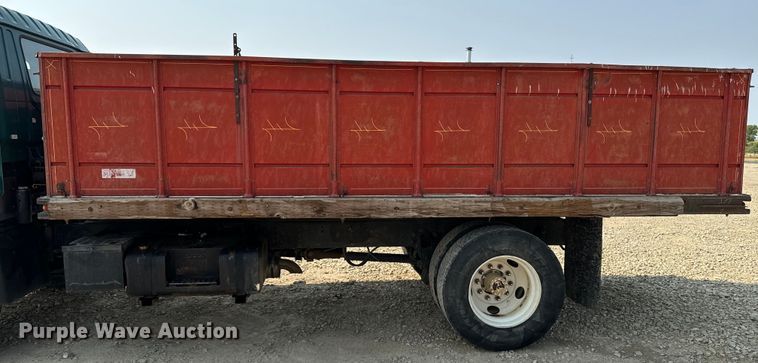 image for item DQ6908 1999 GMC  T6500 grain truck