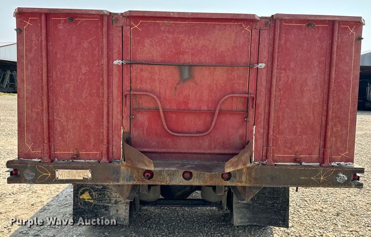 image for item DQ6908 1999 GMC  T6500 grain truck