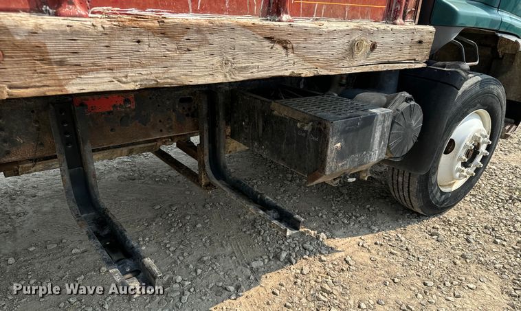 image for item DQ6908 1999 GMC  T6500 grain truck