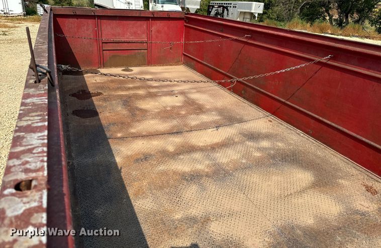 image for item DQ6908 1999 GMC  T6500 grain truck