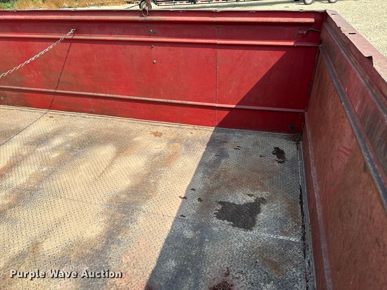 image for item DQ6908 1999 GMC  T6500 grain truck