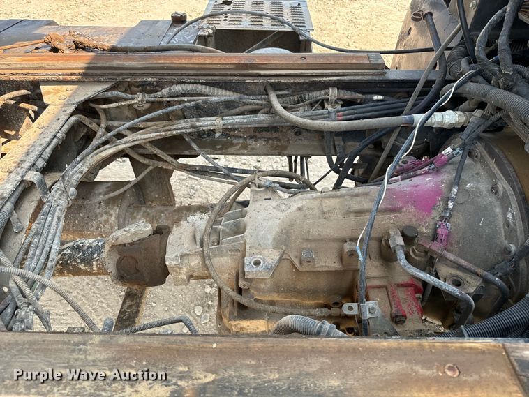 image for item DQ6908 1999 GMC  T6500 grain truck