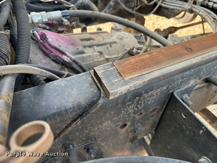 image for item DQ6908 1999 GMC  T6500 grain truck