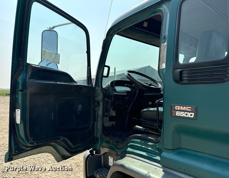 image for item DQ6908 1999 GMC  T6500 grain truck