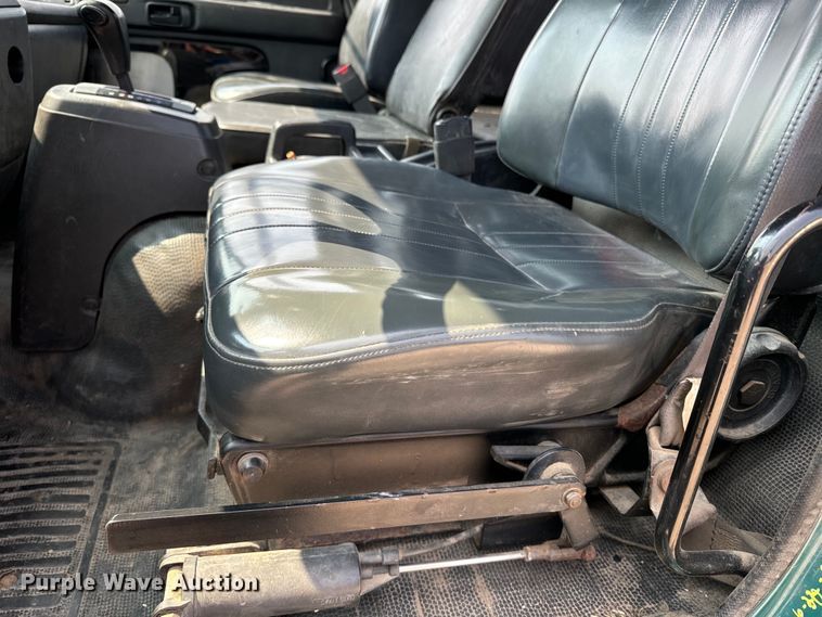 image for item DQ6908 1999 GMC  T6500 grain truck