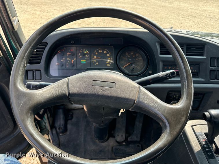 image for item DQ6908 1999 GMC  T6500 grain truck