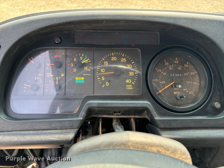 image for item DQ6908 1999 GMC  T6500 grain truck