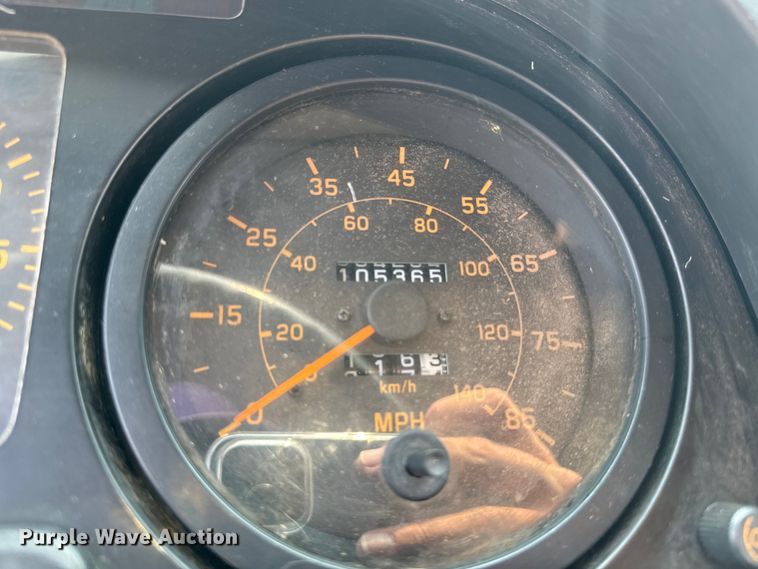 image for item DQ6908 1999 GMC  T6500 grain truck