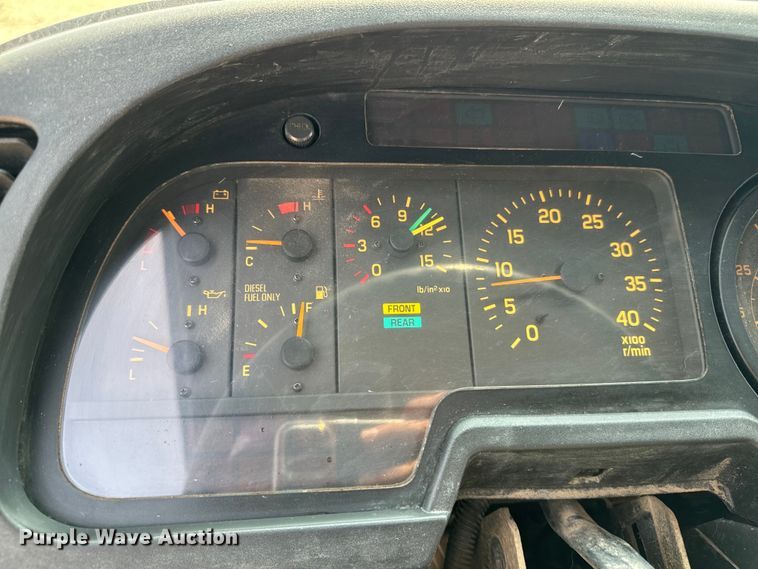 image for item DQ6908 1999 GMC  T6500 grain truck