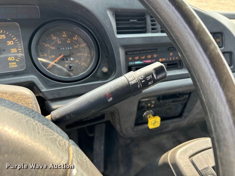 image for item DQ6908 1999 GMC  T6500 grain truck